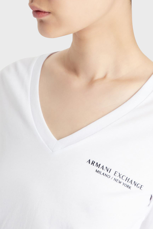 Armani Exchange - Armani Exchange % 100 Pamuklu Regular Fit V Yaka Bayan T Shirt 8NYT89 YJG3Z 1000 BEYAZ (1)