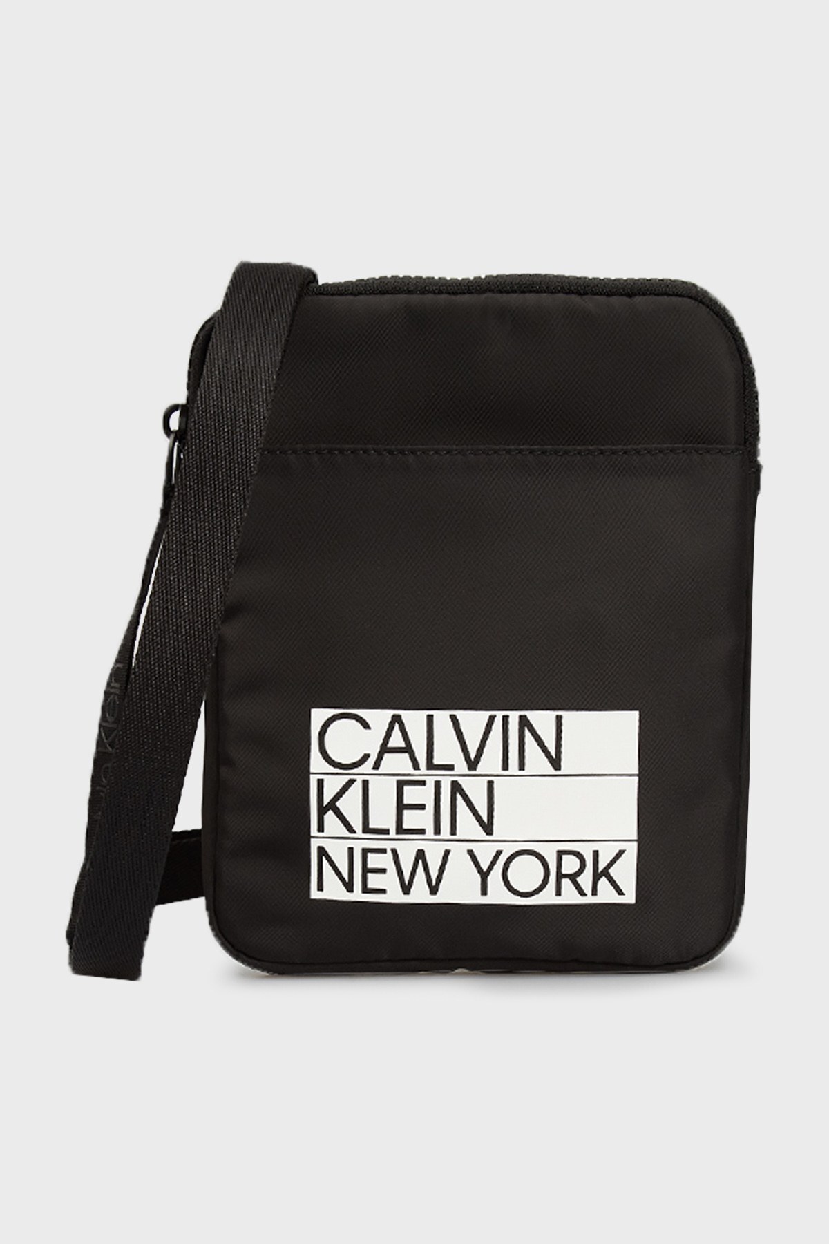 Calvin Klein Baskılı Çapraz Askılı Fermuarlı Erkek Çanta K50K506984 BAX SİYAH