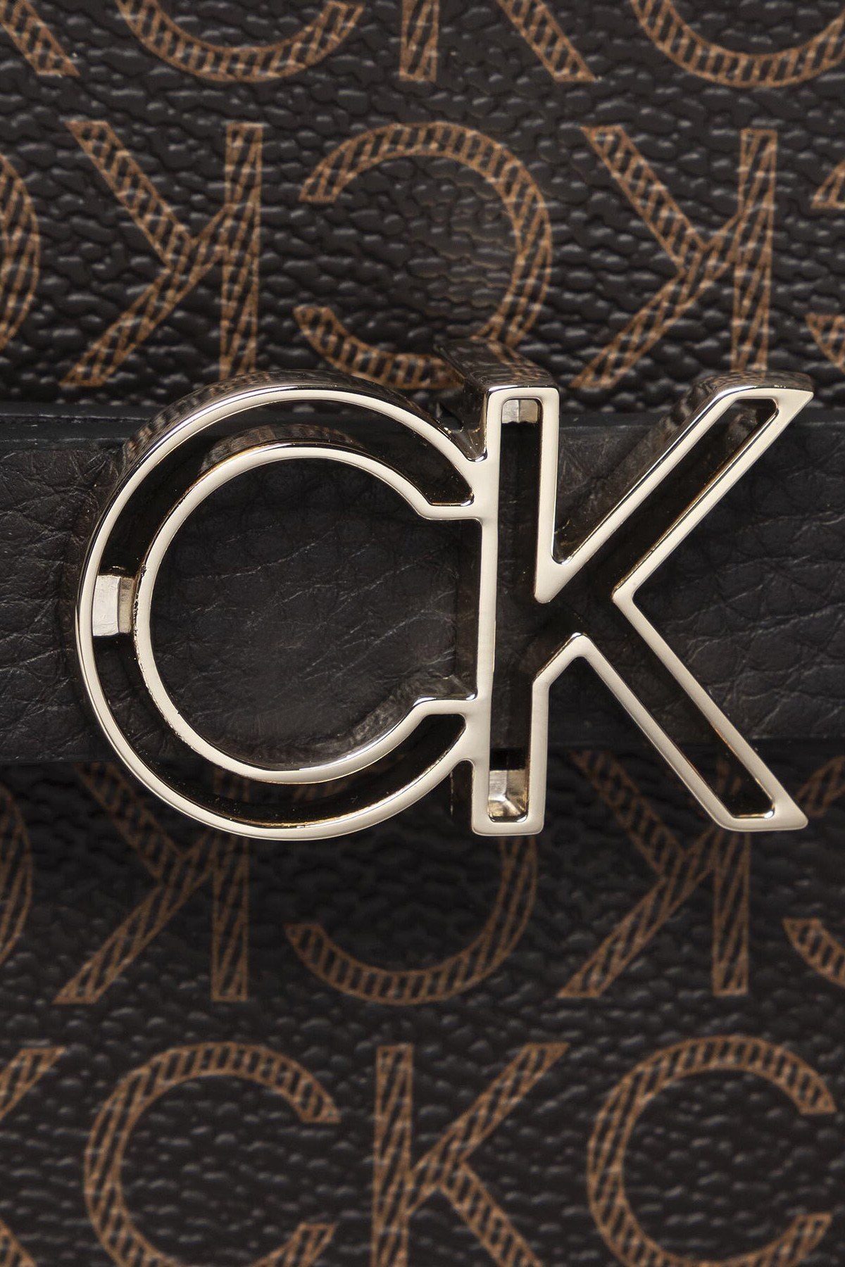 Calvin Klein Logolu Ayarlanabilir ve Çıkarılabilir Askılı Bayan Çanta K60K608875 0HD KAHVE