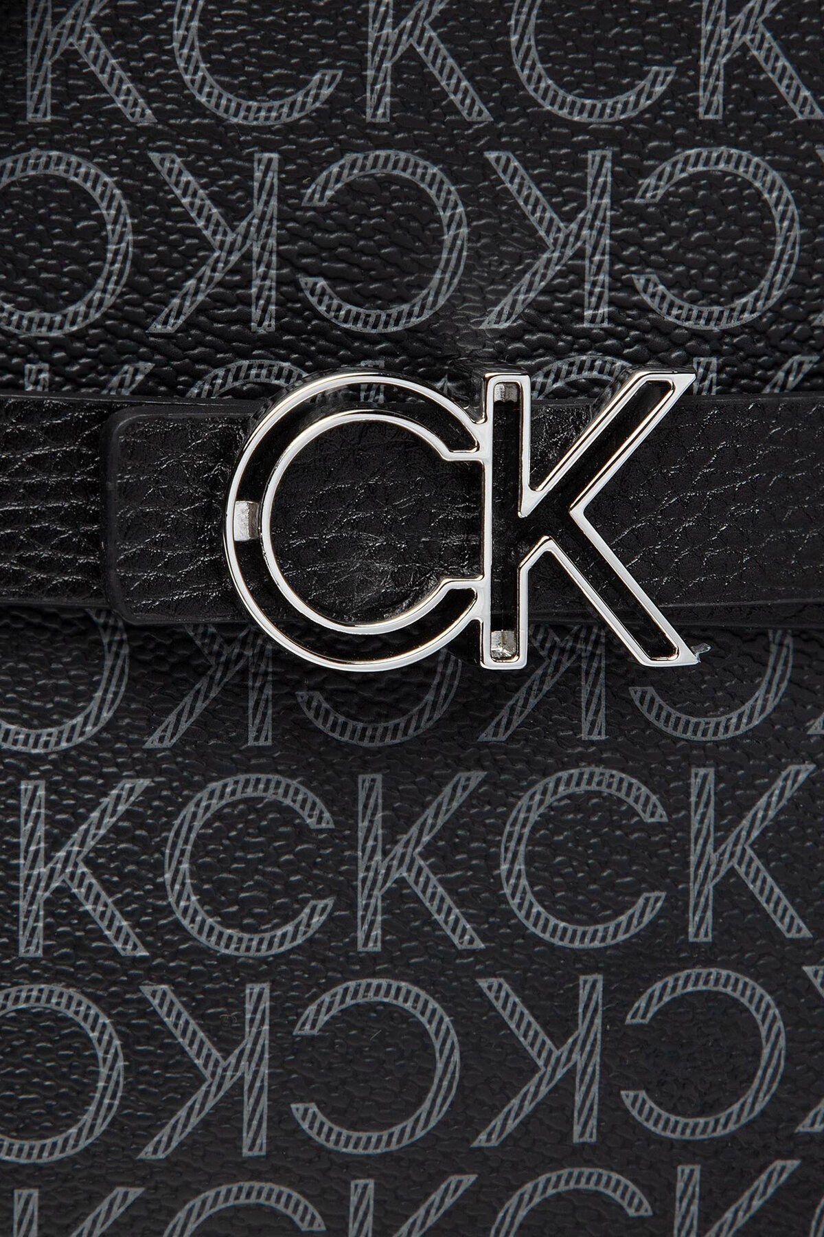 Calvin Klein Logolu Ayarlanabilir ve Çıkarılabilir Omuz Askılı Bayan Çanta K60K608875 0GJ SİYAH