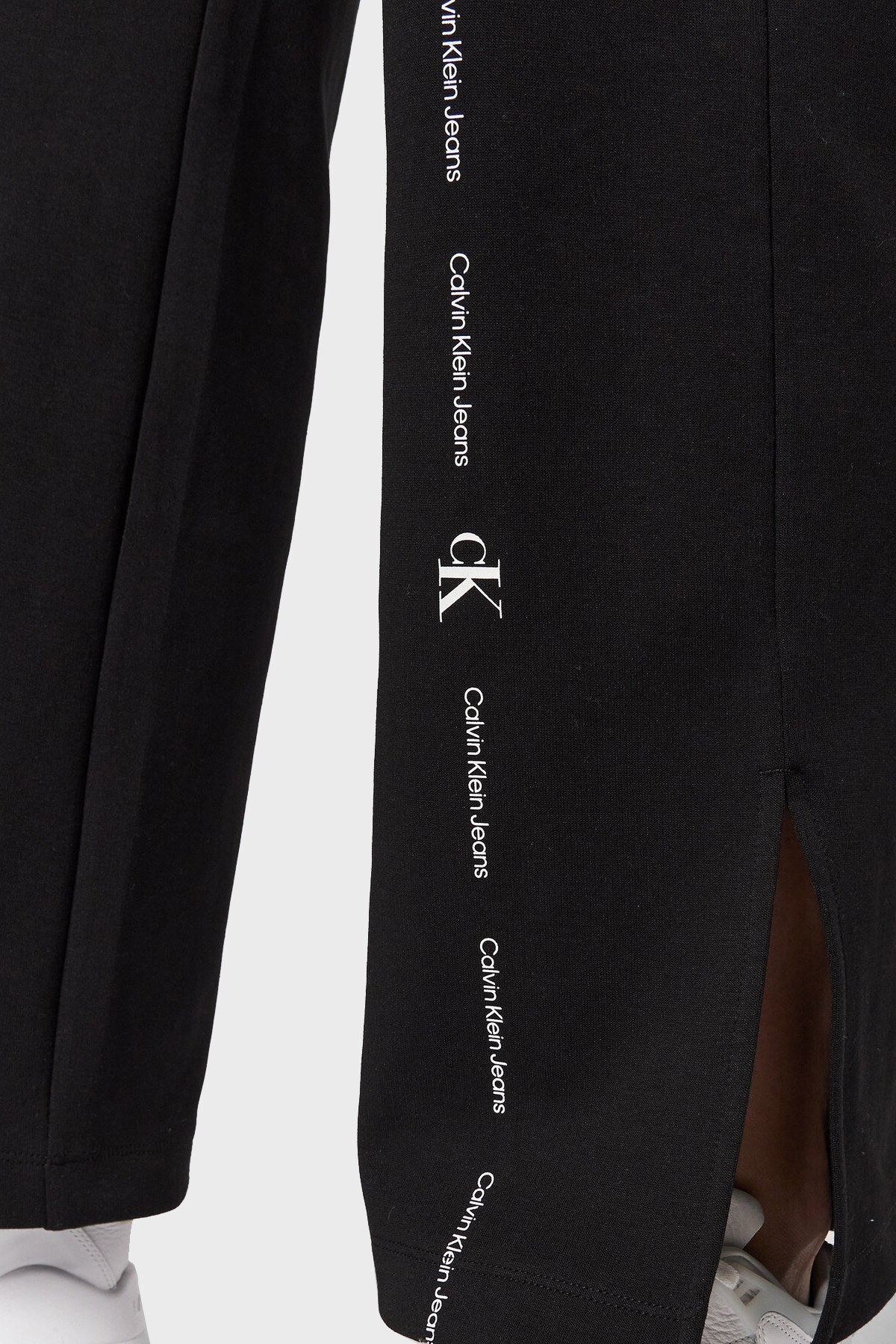 Calvin Klein Logolu Elastik Bel Bantlı Paçası Yırtmaçlı Cepli Bayan Pantolon J20J217933 BEH SİYAH