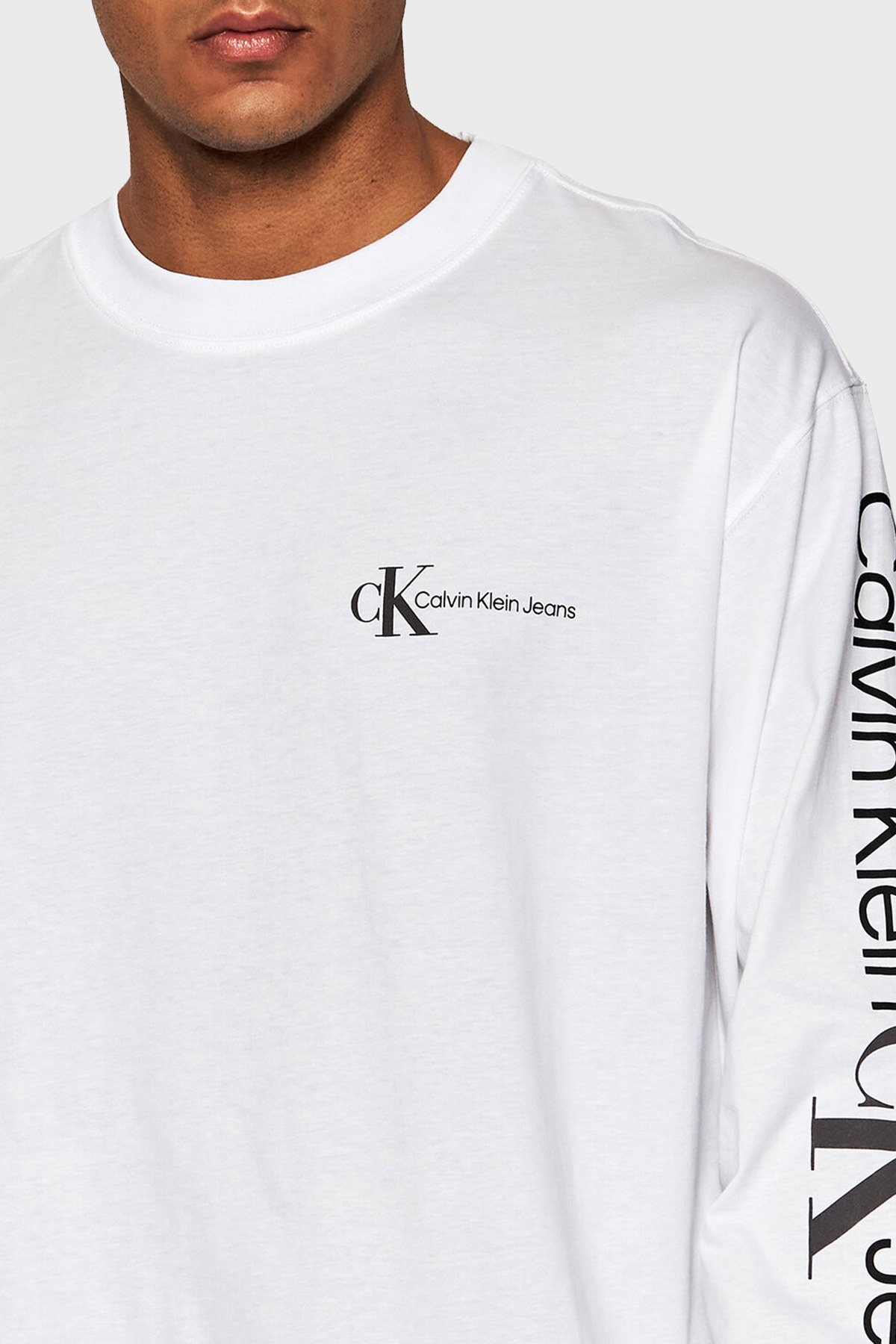 Calvin Klein Logolu Relaxed Fit Uzun Kollu % 100 Pamuk Erkek T Shirt J30J319718 YAF BEYAZ