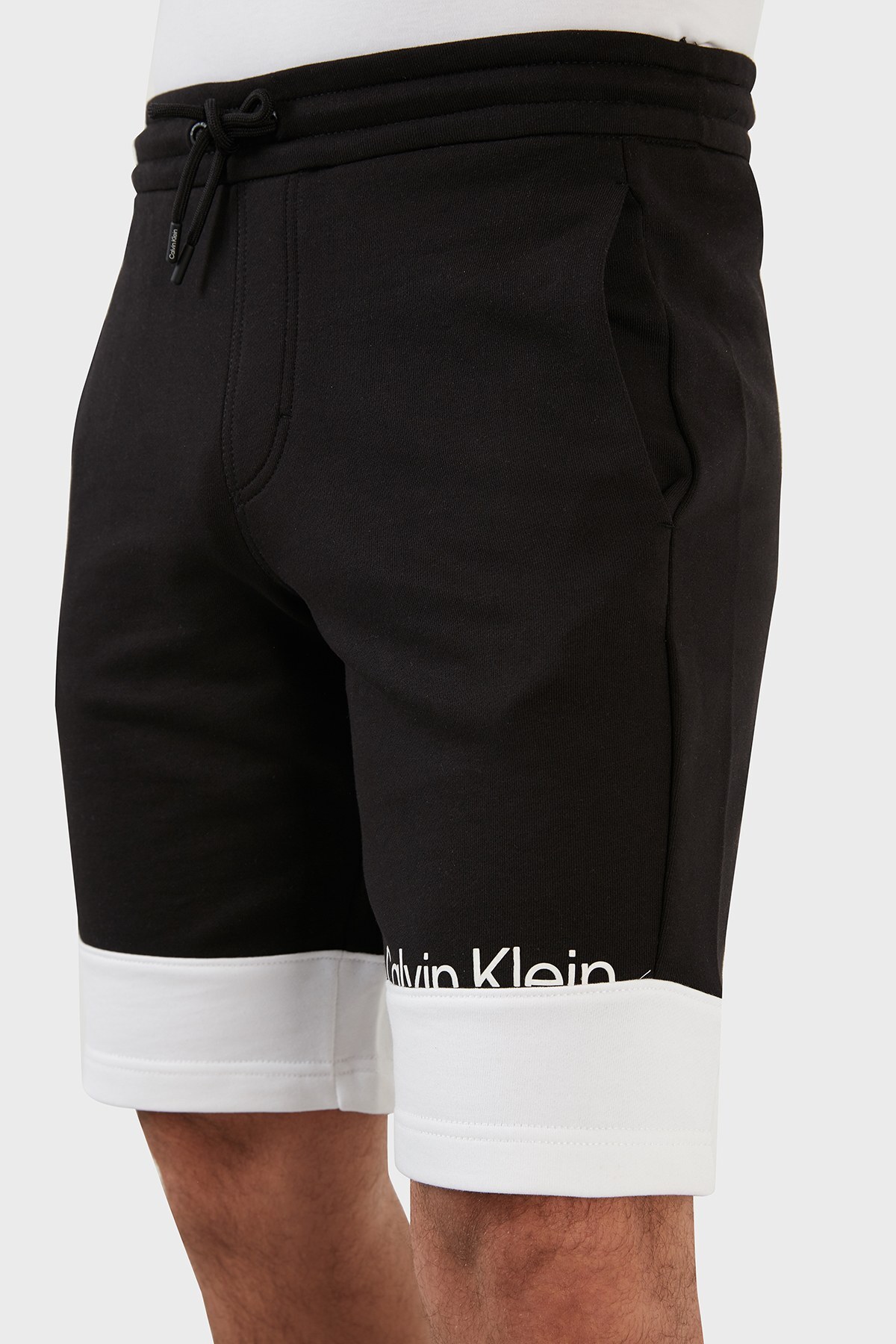 Calvin Klein Pamuklu Regular Fit Erkek Short K10K108935 0XQ SİYAH-BEYAZ