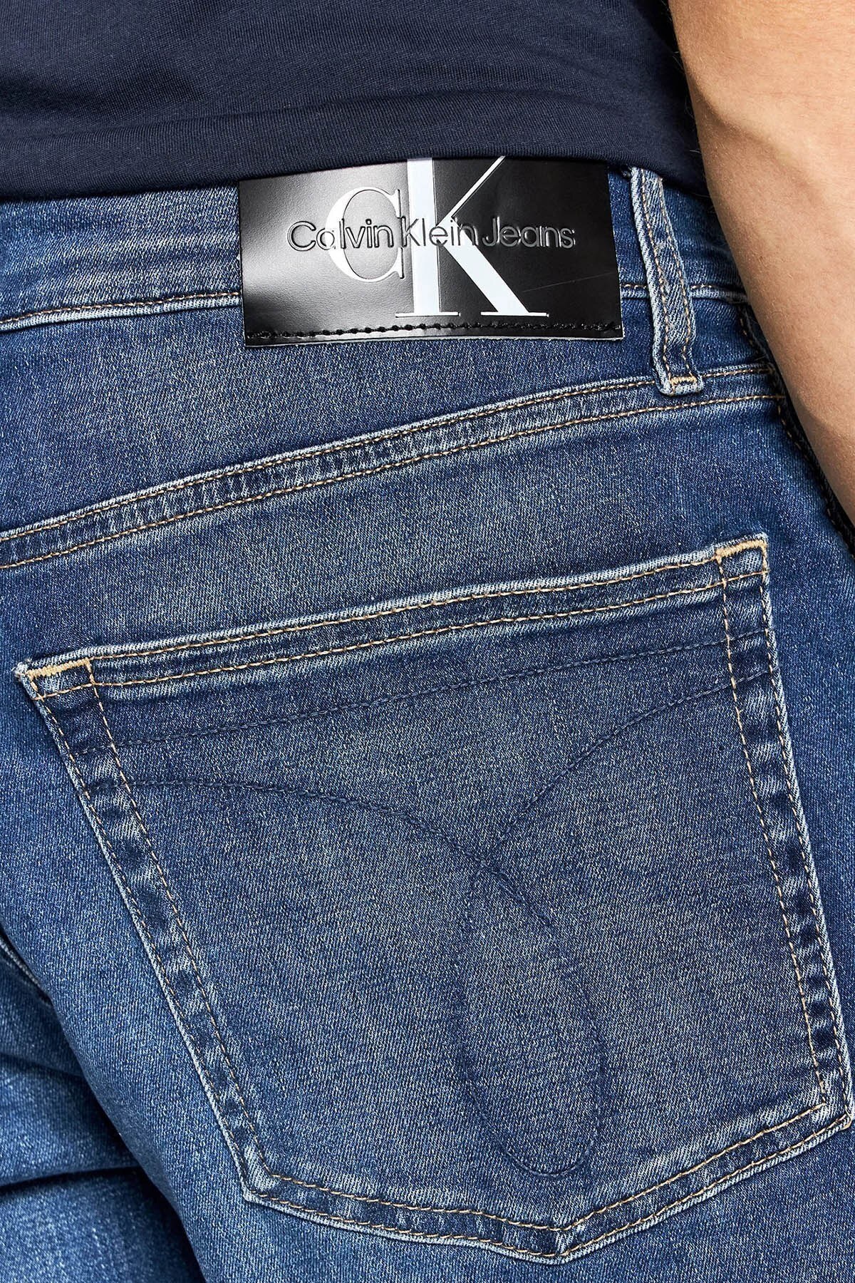 Calvin Klein Slim Fit Normal Bel Cepli Pamuklu Erkek Short J30J320527 1A4 LACİVERT